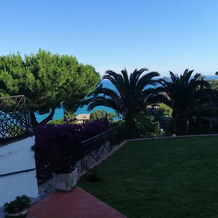 Un Mare Di Fiori Βεντιμίλια