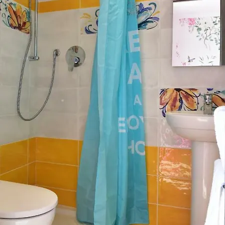 Un Mare Di Fiori Βεντιμίλια